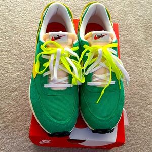 Women’s Nike Waffle Debut VNTG sneakers